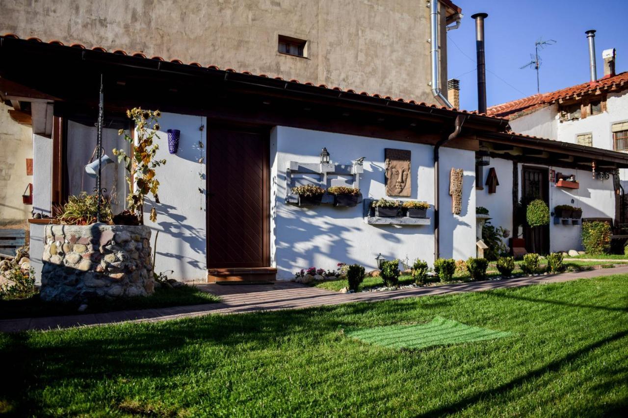 Naquela Castroviejo Guest House Exterior photo