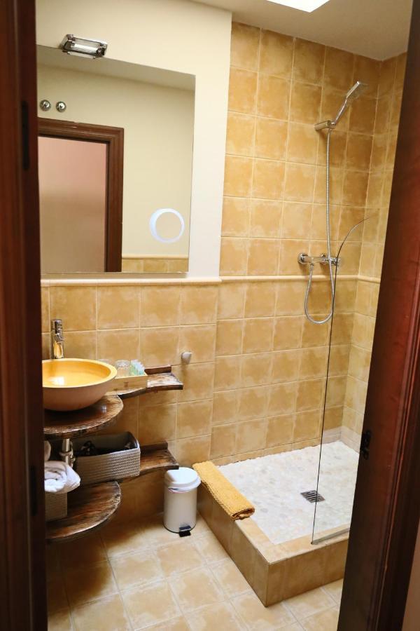 Naquela Castroviejo Guest House Exterior photo